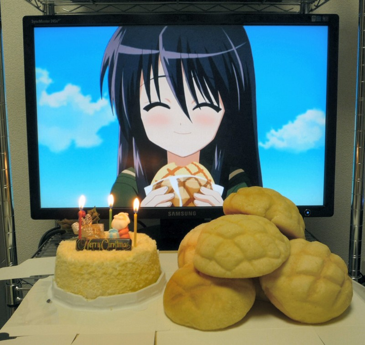 Christmas dinner with waifu on screen